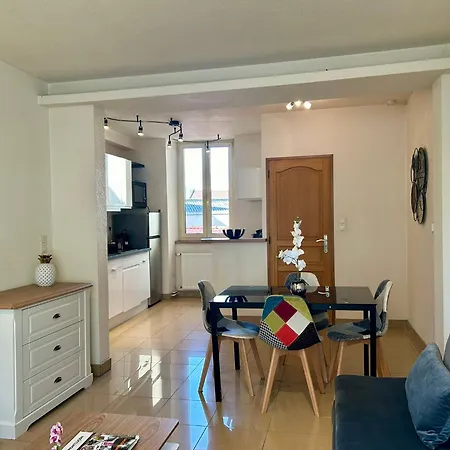 Investar 4 Superbe T2 Meuble, Gare 10mn A Pied Apartmán *